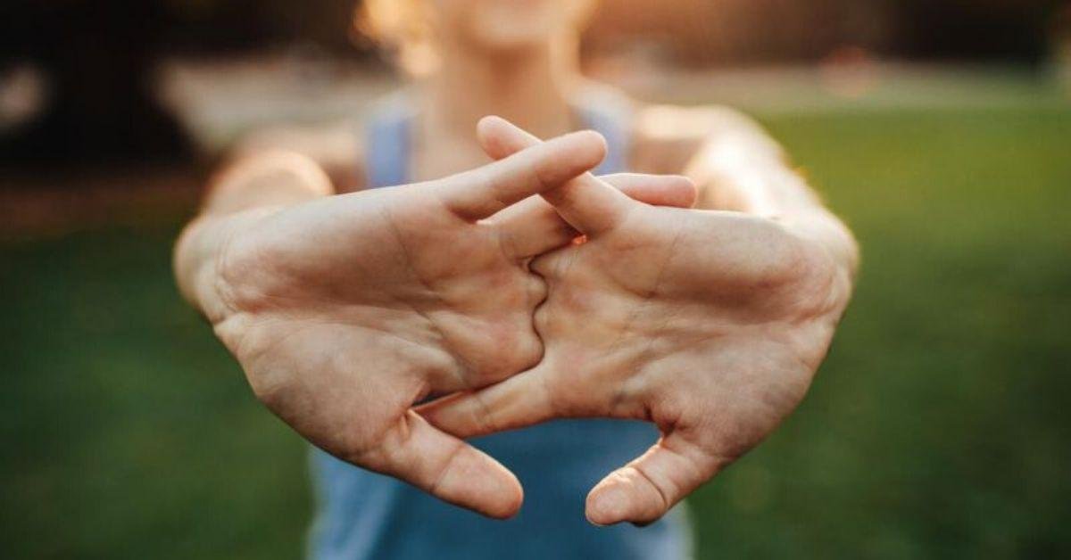 FlipFact (February 10, 2020): Does cracking knuckles cause arthritis or joint damage?